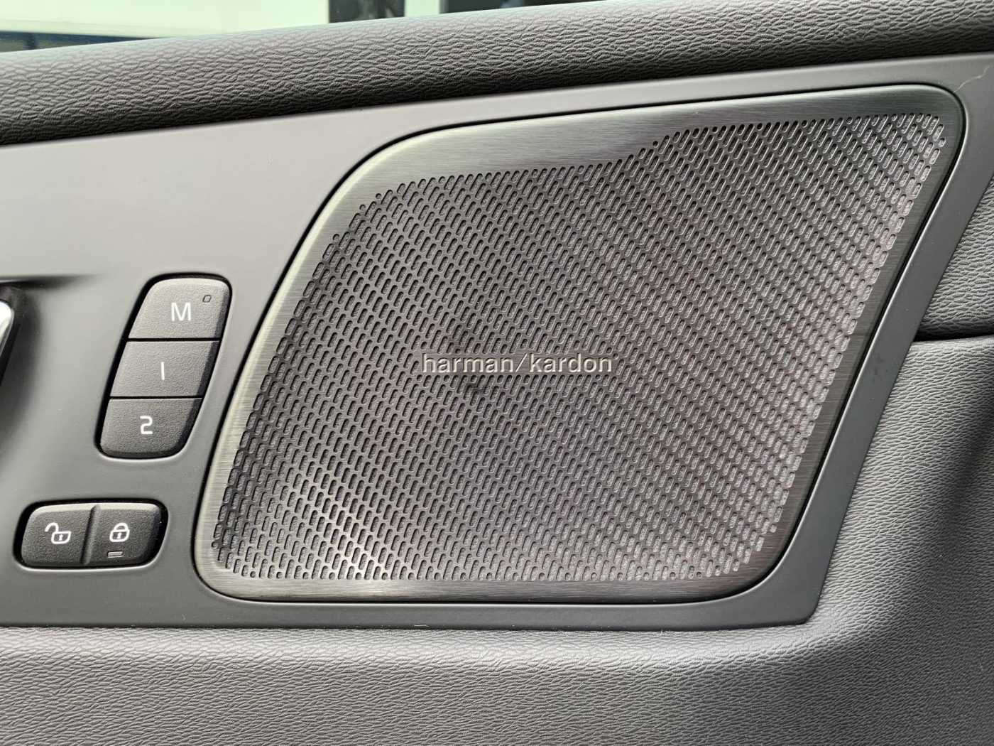 Volvo  R Design 2WD + Harman-Kardon-Soundsystem