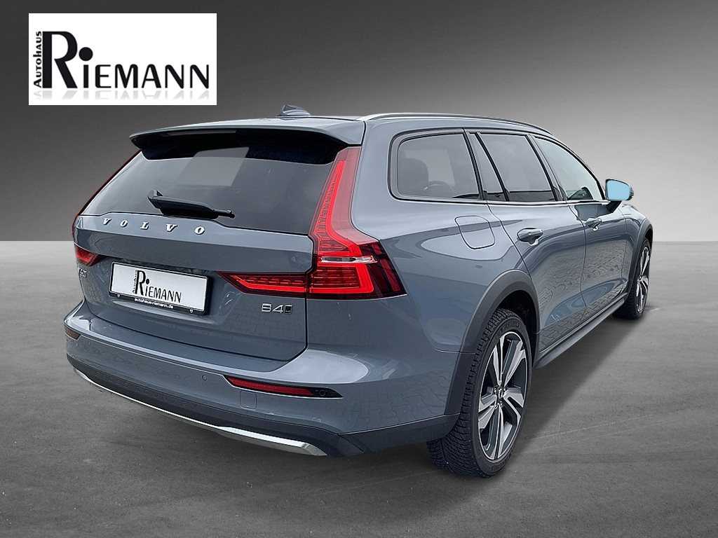 Volvo  Plus AWD + BLIS